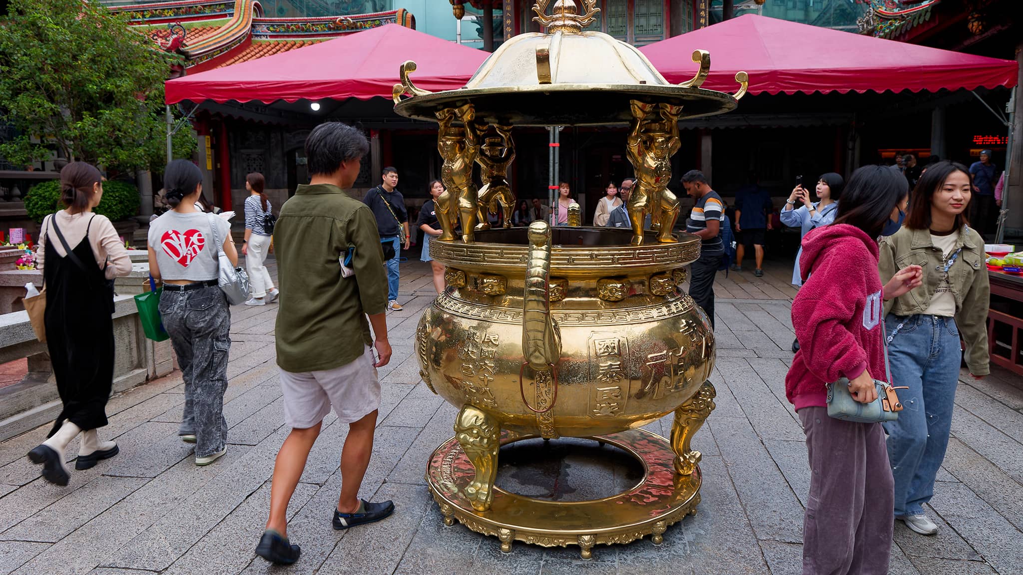 01 - Tapei (44) Lungshan Temple.jpg